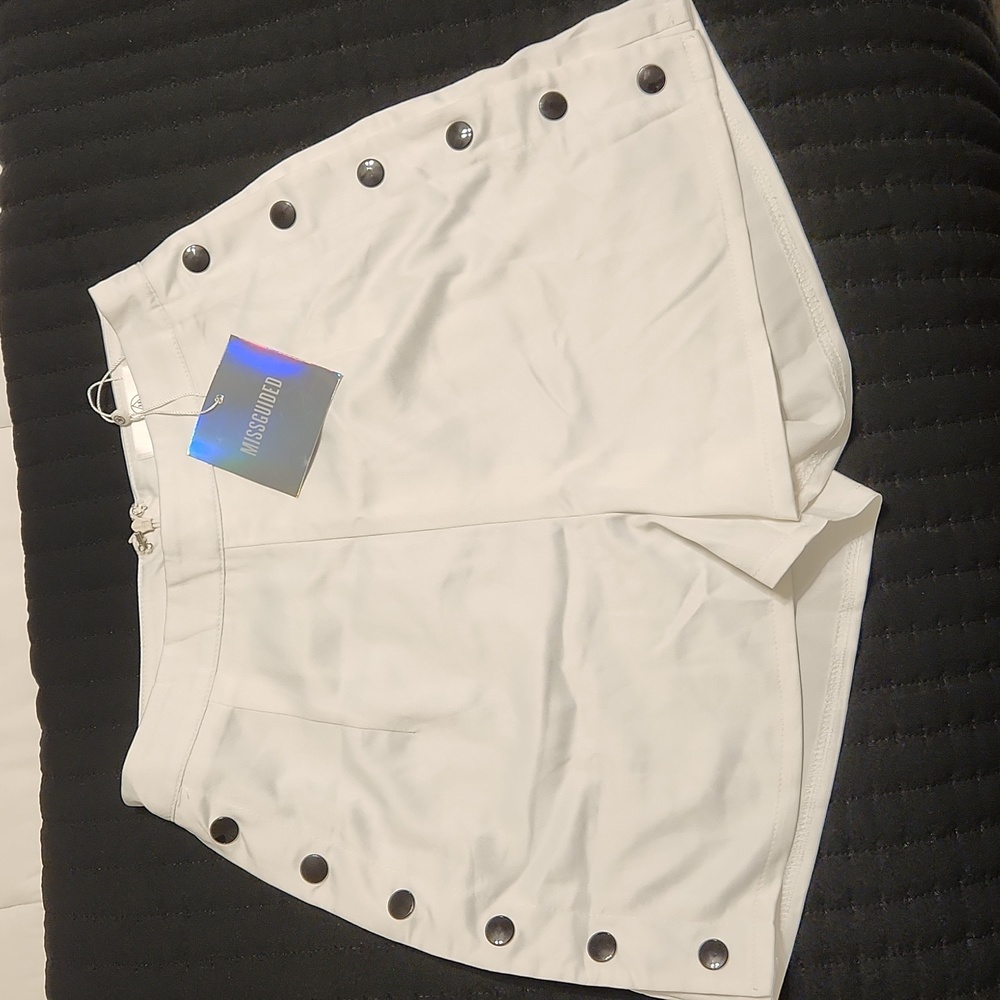 NWT - White Button Side Tailored Shorts